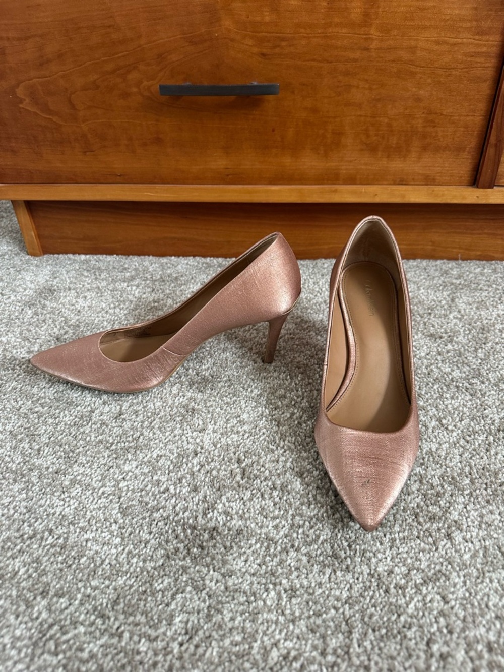 Calvin Klein Gayle Women's Pointed-Toe Leather Flats in Metallic Pink size 9